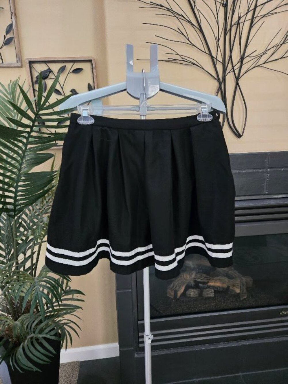 Hot Topic sz XL black pleated cheer skirt